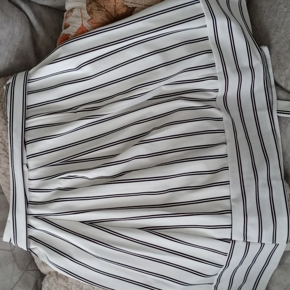 New Classic white black Skirt size large Elegant Timeless Party Dinner Date - Picture 3 of 3